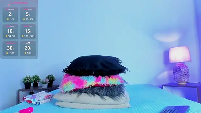 hailey hadid online show from October 27, 7:07 pm