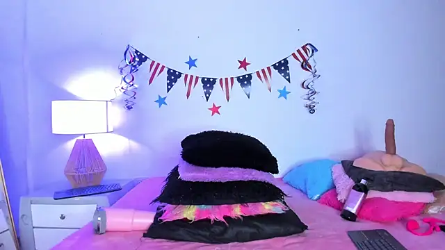 hailey hadid online show from July 4, 6:58 pm