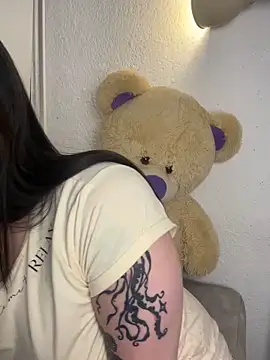 Snapshot of NicoleLeinn chatting on October 22, 2:34 am NicoleLeinn online show from October 22, 2:34 am