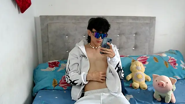 Snapshot of dylann_ross chatting on April 15, 4:25 pm dylann ross online show from April 15, 4:25 pm