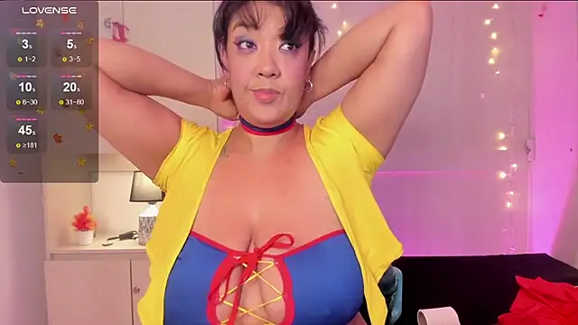 VickyRuiz  online show from June 17, 8:10 pm