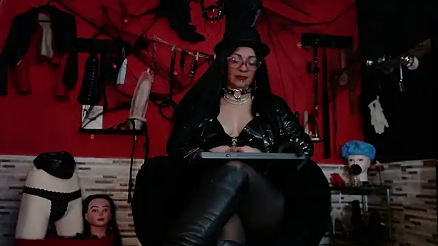 Snapshot of Miss_Mirandaa chatting on November 1, 4:14 am Miss Mirandaa online show from November 1, 4:14 am