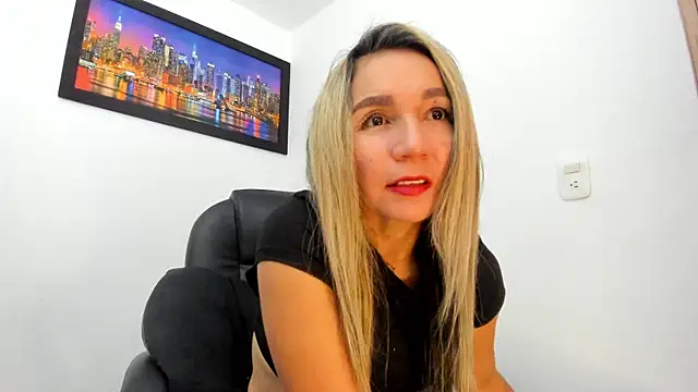 Ms lunaRose online show from December 3, 3:21 pm