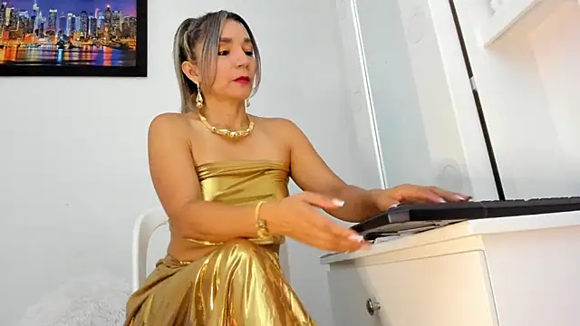 Ms lunaRose online show from June 14, 5:26 pm