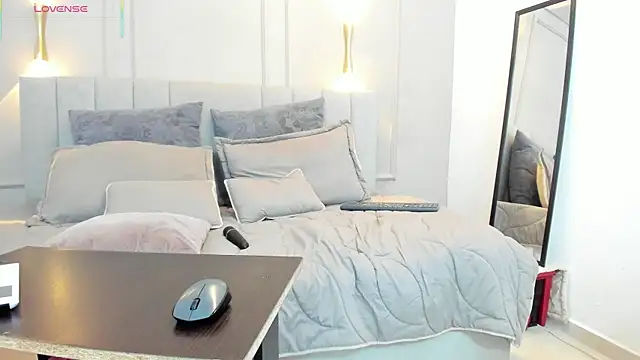 victoria bourne online show from January 9, 7:04 pm