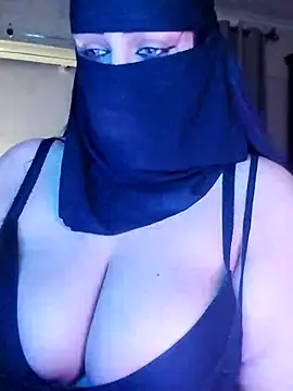 Snapshot of lilyan12 chatting on March 8, 11:08 pm lilyan12 online show from March 8, 11:08 pm