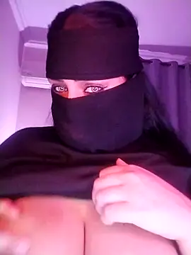 Snapshot of lilyan12 chatting on March 14, 12:50 am lilyan12 online show from March 14, 12:50 am