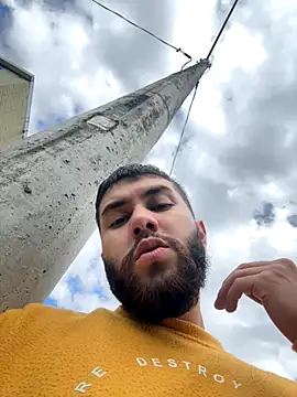 Snapshot of Diicaprio69 chatting on October 21, 7:47 pm Diicaprio69 online show from October 21, 7:47 pm