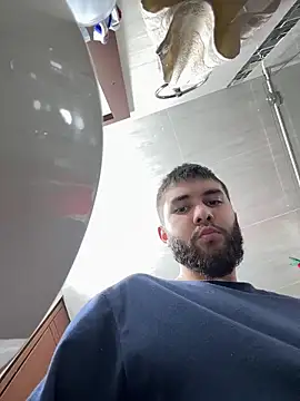 Snapshot of Diicaprio69 chatting on October 31, 8:21 pm Diicaprio69 online show from October 31, 8:21 pm