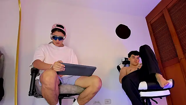 Snapshot of sotooliver3 chatting on October 11, 8:40 pm sotooliver3 online show from October 11, 8:40 pm