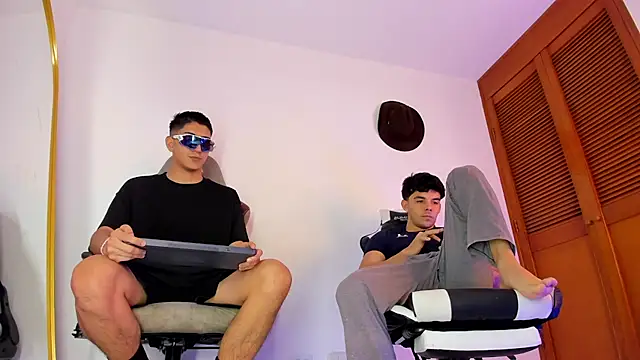 Snapshot of sotooliver3 chatting on October 19, 6:08 pm sotooliver3 online show from October 19, 6:08 pm