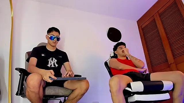 Snapshot of sotooliver3 chatting on November 2, 8:00 pm sotooliver3 online show from November 2, 8:00 pm