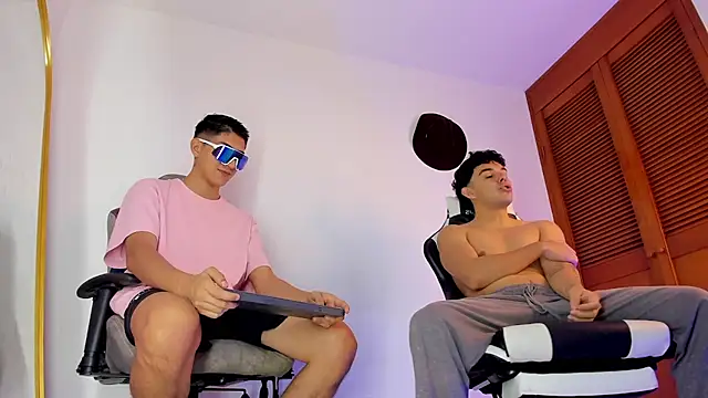 Snapshot of sotooliver3 chatting on November 3, 8:32 pm sotooliver3 online show from November 3, 8:32 pm