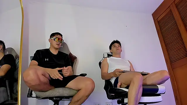 sotooliver3 online show from February 19, 10:06 pm