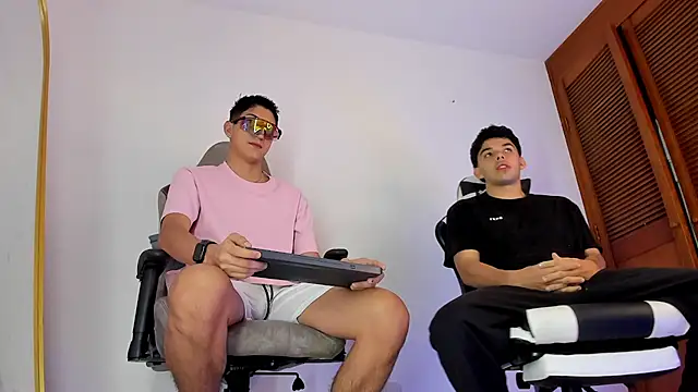 sotooliver3 online show from March 8, 7:50 pm