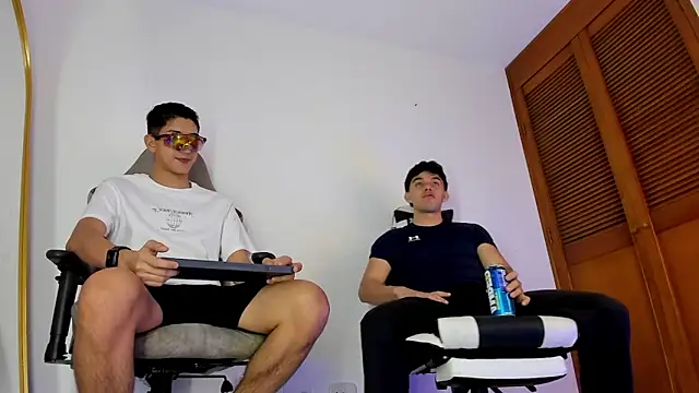 sotooliver3 online show from March 9, 8:57 pm