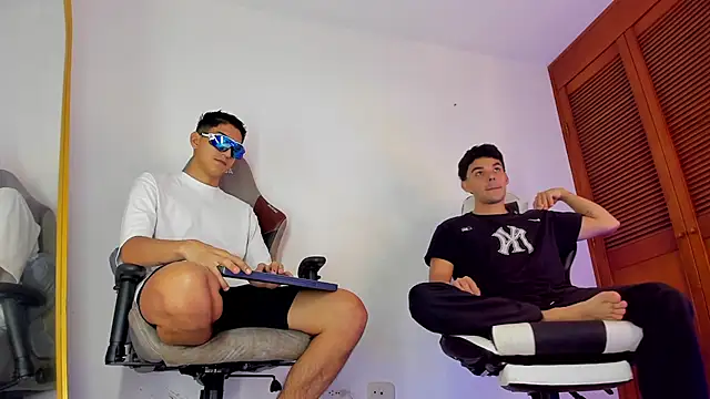 sotooliver3 online show from March 22, 9:07 pm