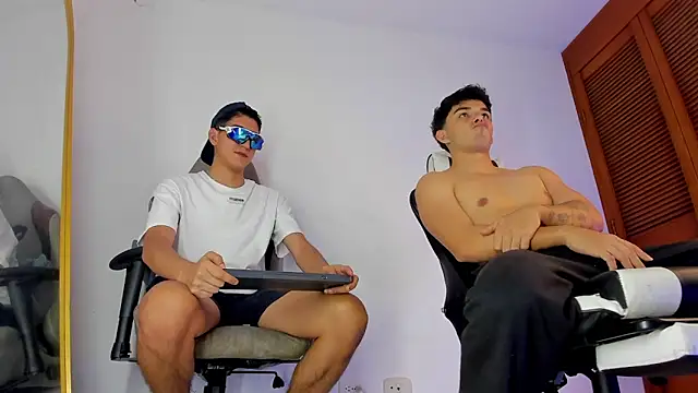 sotooliver3 online show from March 23, 8:35 pm