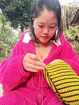 maycuc123 online show from December 17, 1:55 am