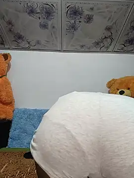 Snapshot of emali_baba chatting on June 4, 5:24 am emali baba online show from June 4, 5:24 am