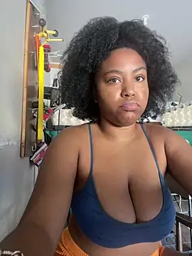 Snapshot of princesslivv chatting on July 27, 10:17 pm princesslivv online show from July 27, 10:17 pm