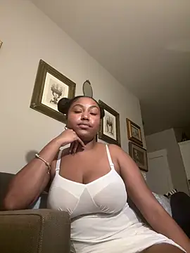 Snapshot of princesslivv chatting on August 3, 3:38 am princesslivv online show from August 3, 3:38 am