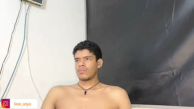 jonhsebastiann online show from July 11, 8:17 am
