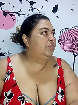 curvy diva  online show from October 12, 11:20 am