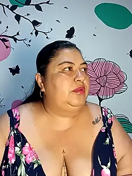 curvy diva  online show from January 12, 9:25 am