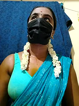 Snapshot of mini-queen chatting on October 6, 1:19 pm mini-queen online show from October 6, 1:19 pm