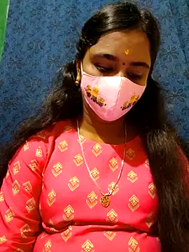 Snapshot of mini-queen chatting on October 17, 9:45 am mini-queen online show from October 17, 9:45 am