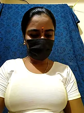 mini-queen online show from November 13, 8:30 pm