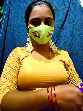 mini-queen online show from November 22, 3:00 pm