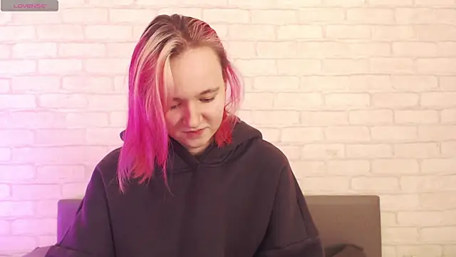 Snapshot of Ericha_Stone chatting on November 13, 8:13 am Ericha Stone online show from November 13, 8:13 am