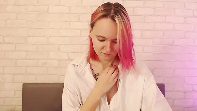 Snapshot of Ericha_Stone chatting on November 28, 1:19 am Ericha Stone online show from November 28, 1:19 am