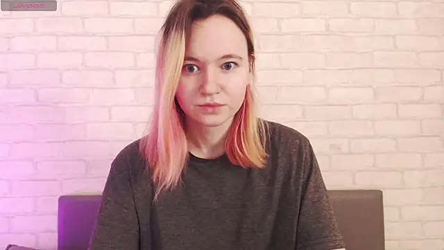 Snapshot of Ericha_Stone chatting on April 4, 1:26 am Ericha Stone online show from April 4, 1:26 am