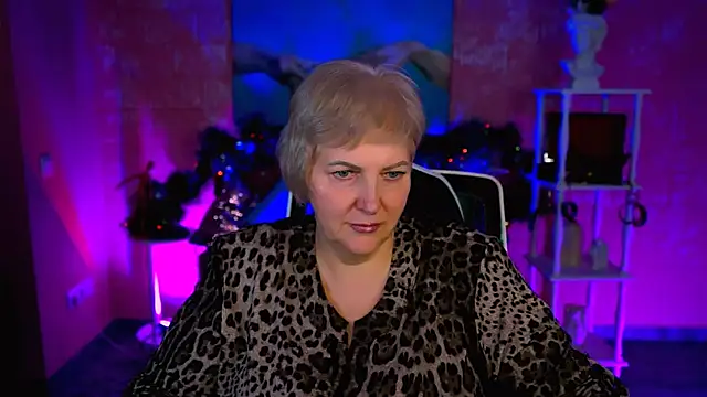 MaryMogan online show from December 18, 1:06 pm