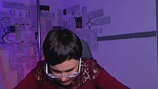 LauraDavidsons online show from September 11, 8:14 am