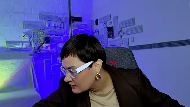 LauraDavidsons online show from September 17, 12:18 pm