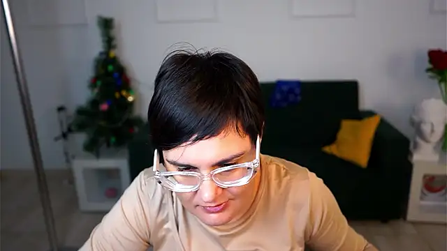 LauraDavidsons online show from January 18, 6:39 am