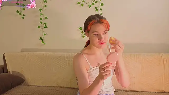 Snapshot of MauraSpurrier chatting on September 28, 6:13 pm MauraSpurrier online show from September 28, 6:13 pm