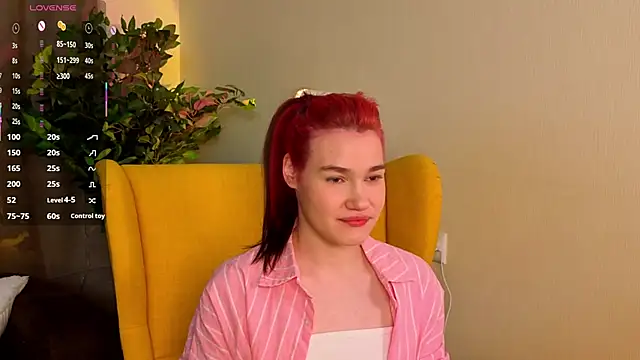 Snapshot of MauraSpurrier chatting on October 16, 7:04 pm MauraSpurrier online show from October 16, 7:04 pm