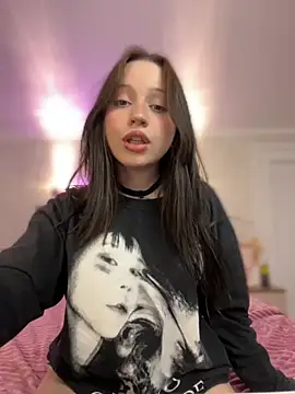 Snapshot of YourLittleDevil chatting on September 24, 1:36 pm YourLittleDevil online show from September 24, 1:36 pm