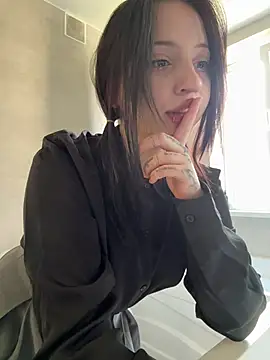 Snapshot of YourLittleDevil chatting on April 15, 5:14 am YourLittleDevil online show from April 15, 5:14 am