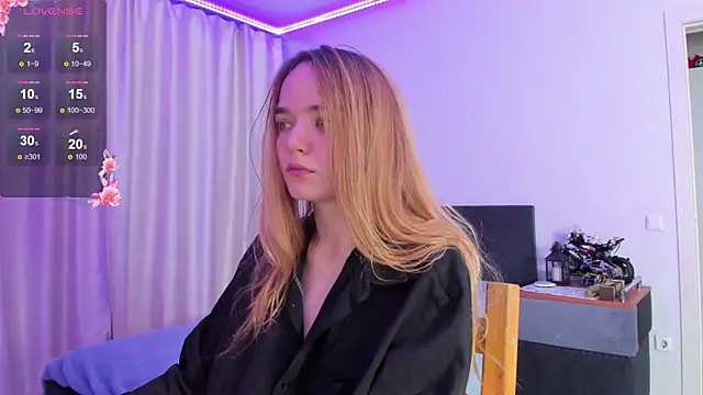 JanetShy online show from October 5, 7:07 am