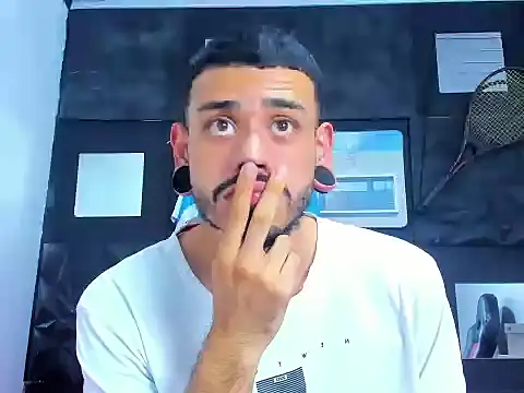 Snapshot of rolo_martinez chatting on September 14, 12:43 am rolo martinez online show from September 14, 12:43 am