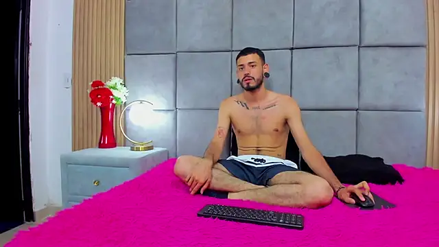 Snapshot of rolo_martinez chatting on September 22, 8:11 pm rolo martinez online show from September 22, 8:11 pm