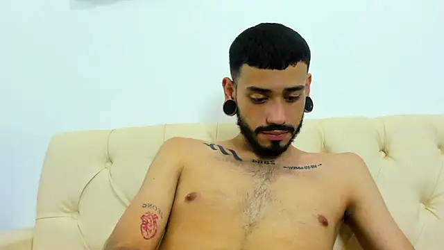 Snapshot of rolo_martinez chatting on October 5, 8:07 pm rolo martinez online show from October 5, 8:07 pm