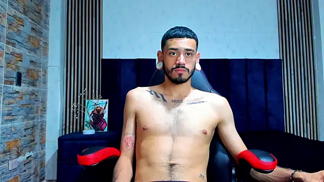 Snapshot of rolo_martinez chatting on October 27, 7:29 pm rolo martinez online show from October 27, 7:29 pm