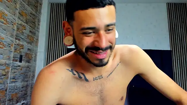 Snapshot of rolo_martinez chatting on November 1, 7:27 pm rolo martinez online show from November 1, 7:27 pm